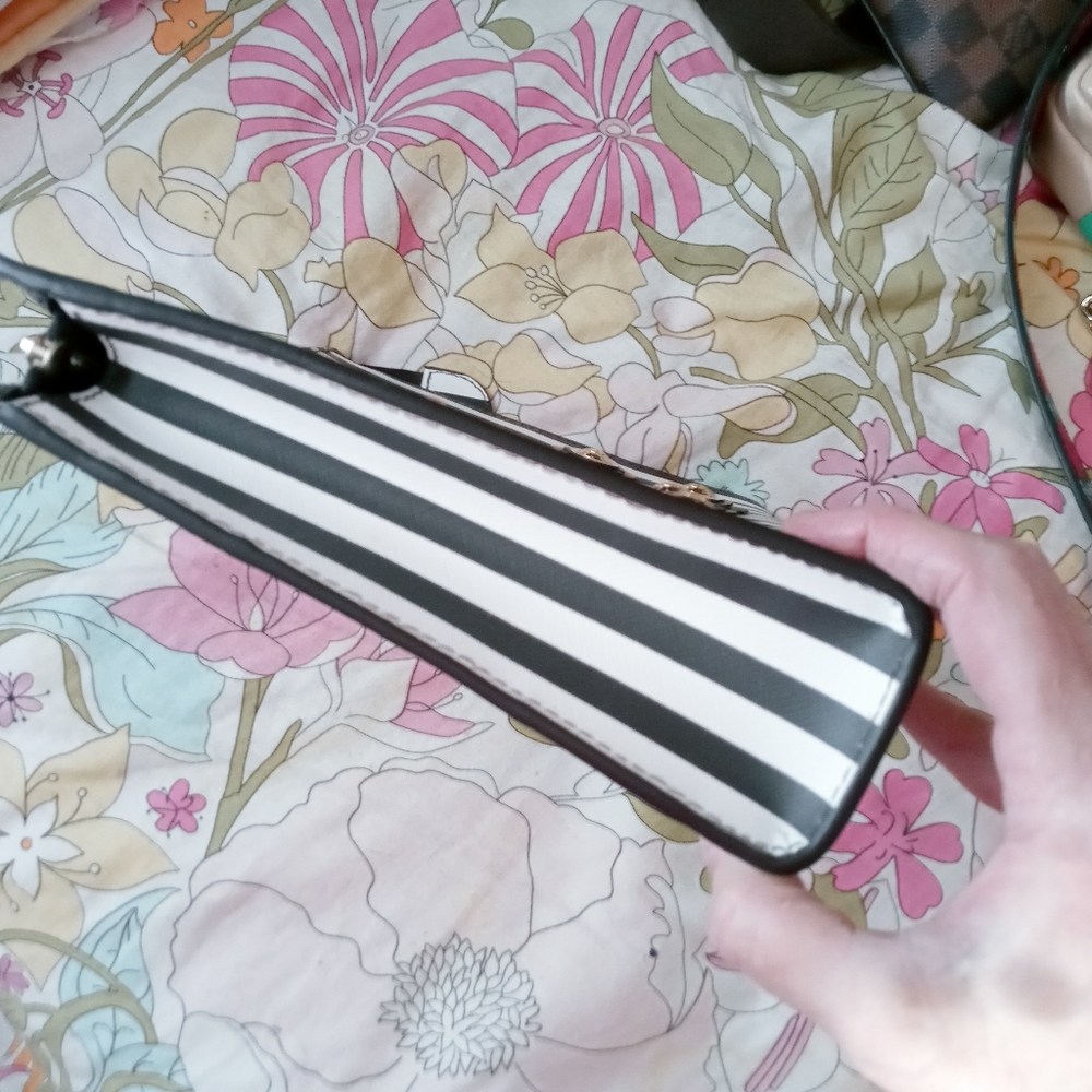 ⭐❤️Henri Bendel GORGEOUS and STUNNING Floral Bag or cosmetic pouch ❤️⭐Fl… - Picture 6 of 16